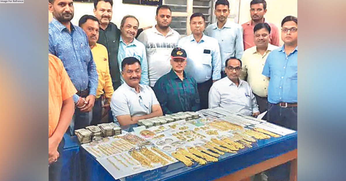 Rs 6cr gold seized from 3 in Rajdhani Express